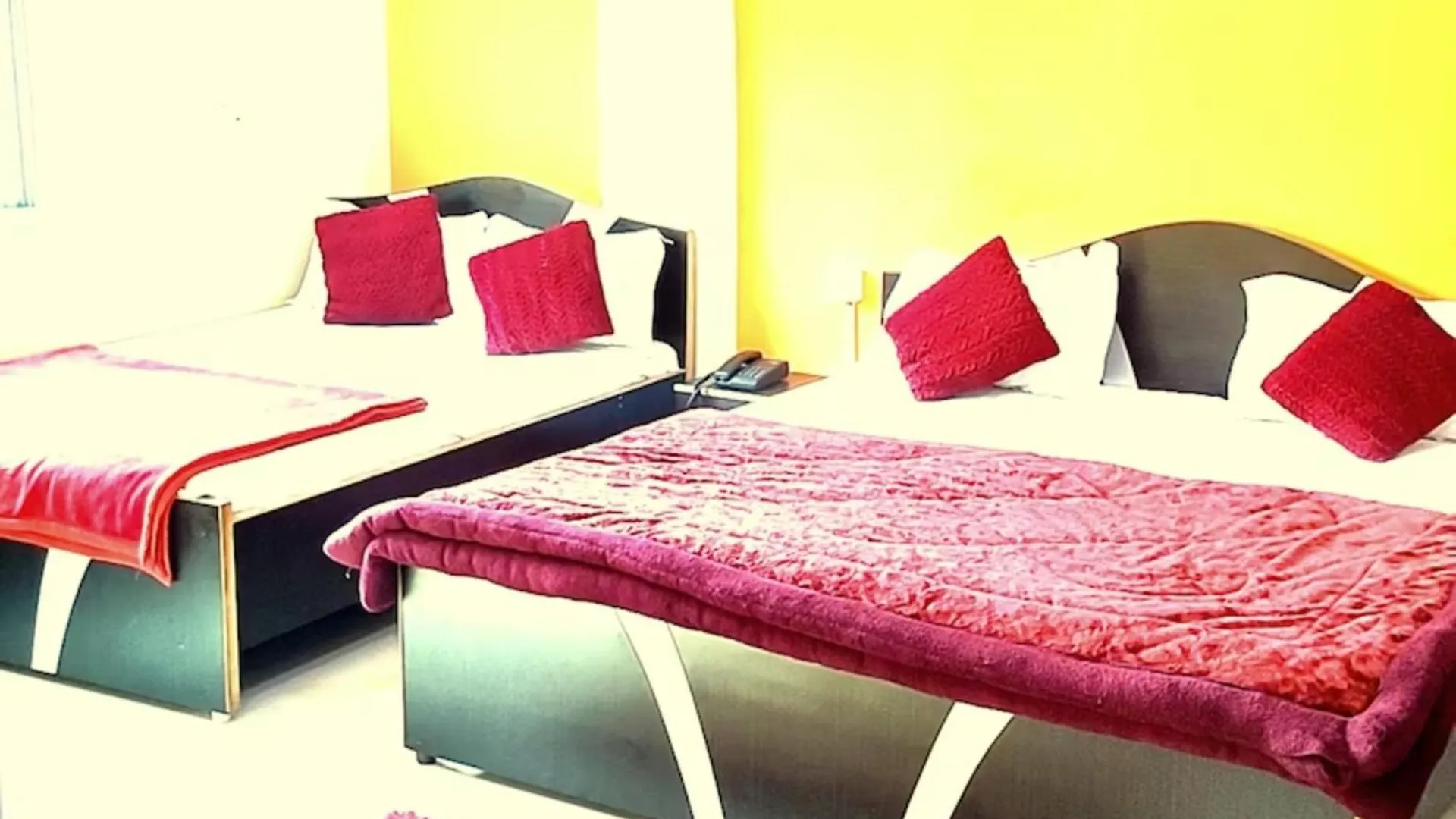 **  Hotel New Ashiyana Palace Near Ganga Ghat And Vishwanath Temple Varanasi India