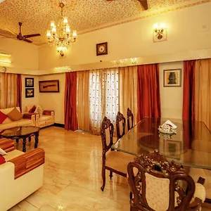 Holiday home Santosh - The House Of Antiques And Art 