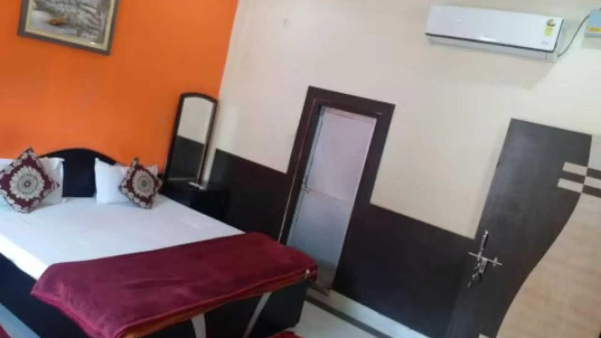 Hotel New Ashiyana Palace Near Ganga Ghat And Vishwanath Temple Varanasi India