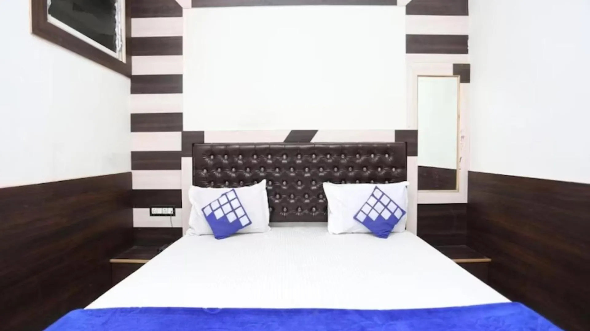 Hotel New Ashiyana Palace Near Ganga Ghat And Vishwanath Temple Varanasi 2*,